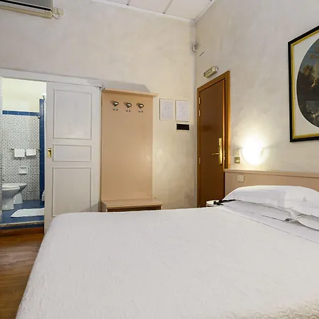 Julia Trevi - Spagna Hotel Roma
