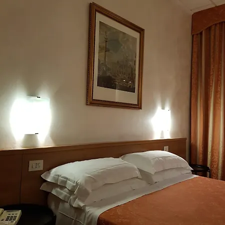 Julia Trevi - Spagna Hotel Rome