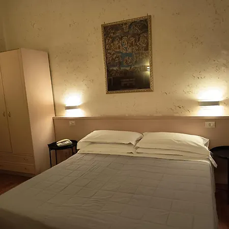 Julia Hotel