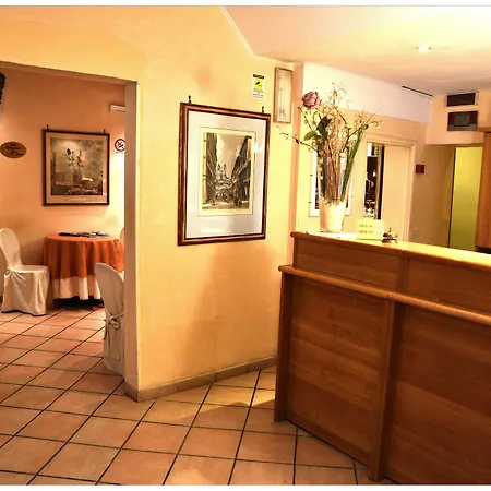 Julia Trevi - Spagna Hotell