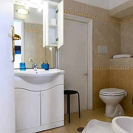 Julia Trevi - Spagna Hotel