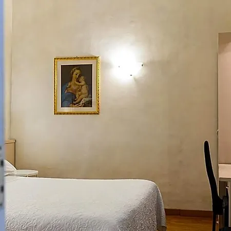 Julia Trevi - Spagna Hotel Roma