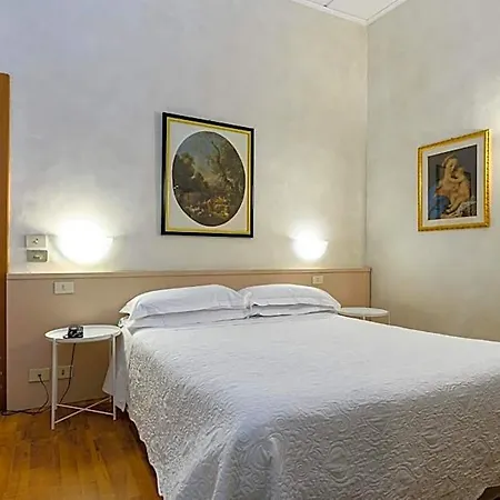 Julia Trevi - Spagna Hotel Roma