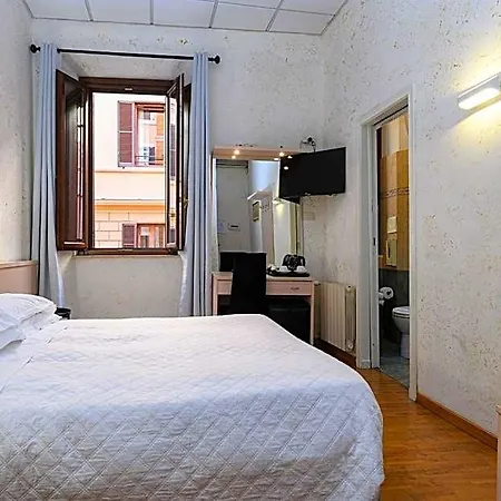 Julia Trevi - Spagna Hotel