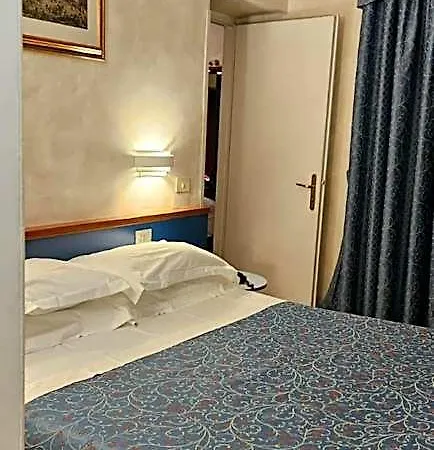 Julia Trevi - Spagna Hotel 3*