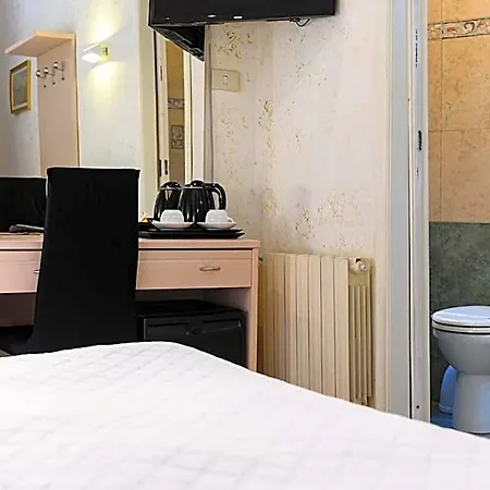 Julia Trevi - Spagna Hotel