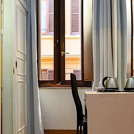 Julia Trevi - Spagna Hotel Roma