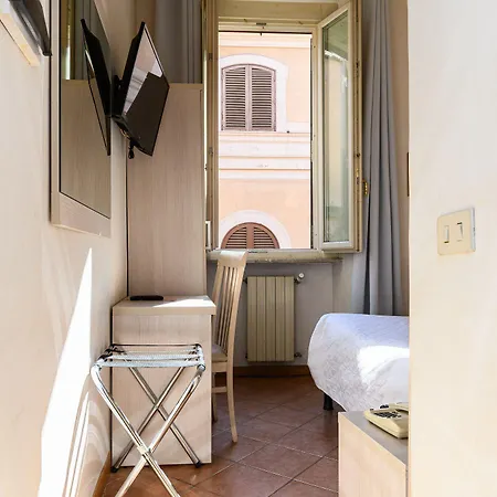 Julia Trevi - Spagna Hotel Rome