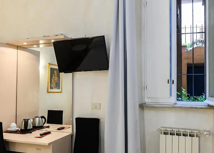 Julia Trevi - Spagna Hotell