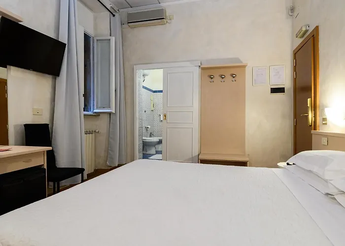 Julia Trevi - Spagna Hotell 3*