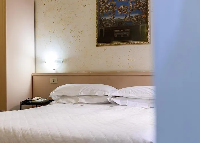 Julia Trevi - Spagna Hotell 3*