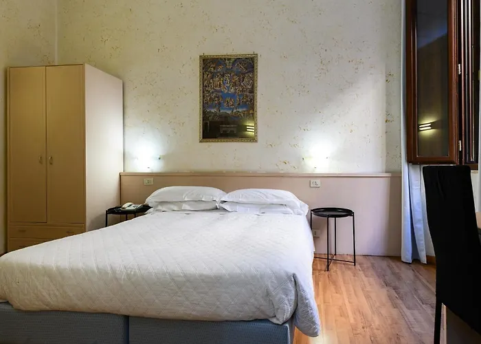 Julia Trevi - Spagna Hotell