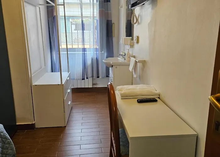 Julia Trevi - Spagna Hotell