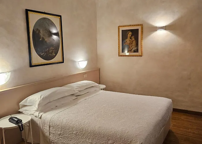 Julia Trevi - Spagna Hotell 3*