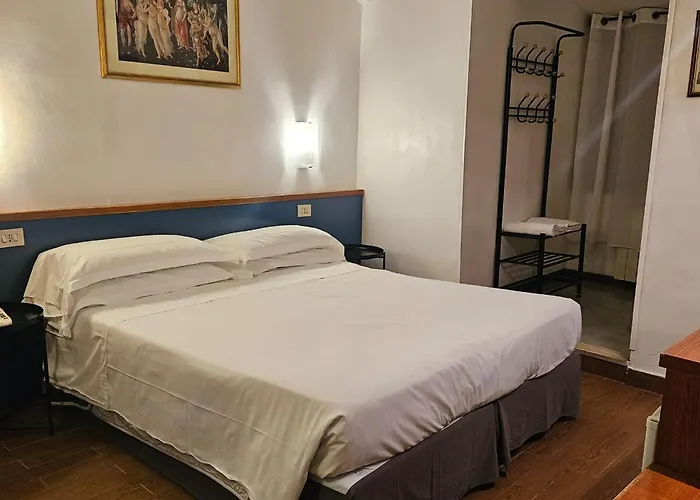 Julia Trevi - Spagna Hotell