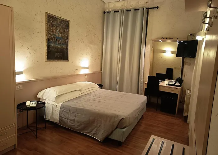 Julia Trevi - Spagna Hotell