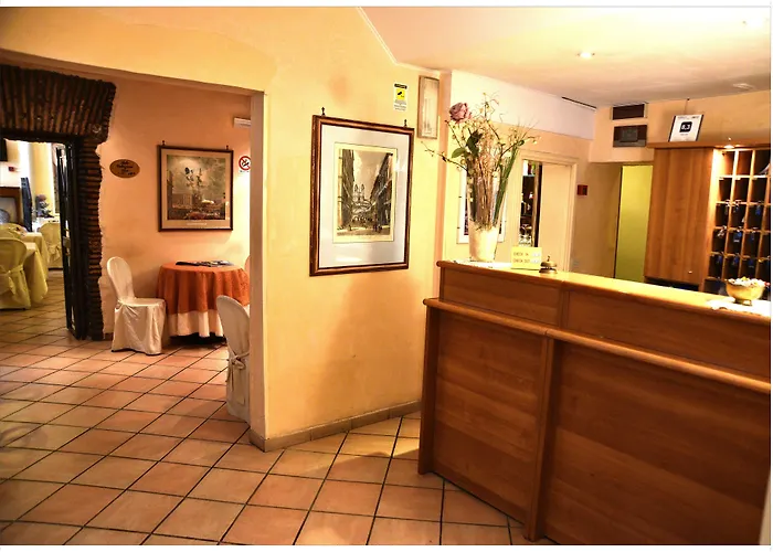 Julia Trevi - Spagna Hotell