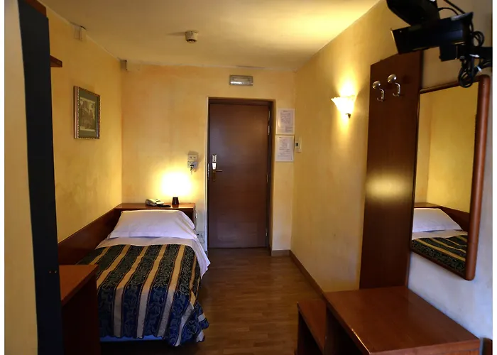 Julia Trevi - Spagna Hotell Rom