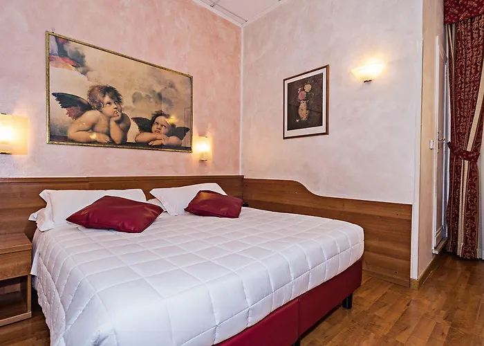 Julia Trevi - Spagna Hotell 3*