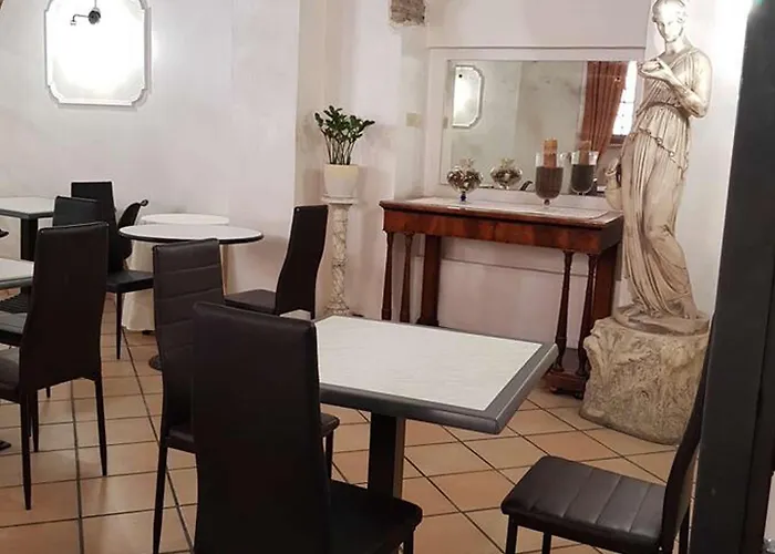 Julia Trevi - Spagna Hotell