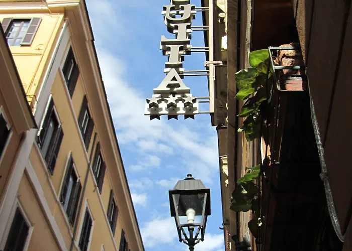 Julia Trevi - Spagna Hotell