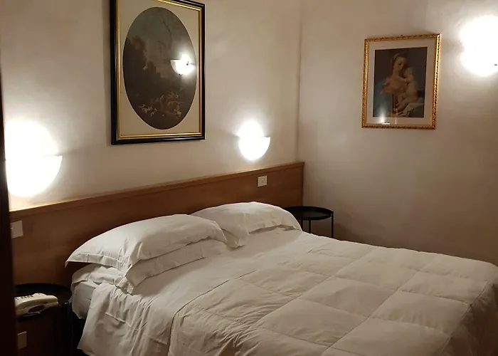 Julia Trevi - Spagna Hotell Rom