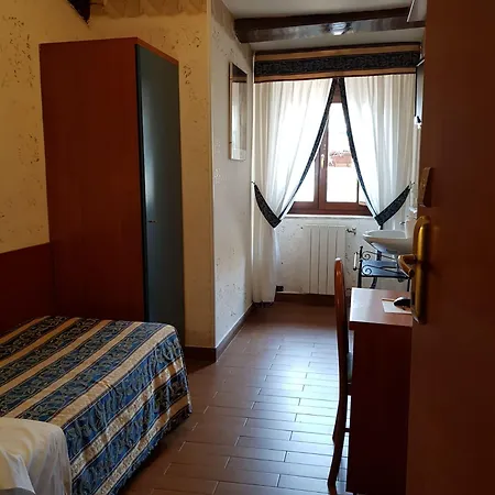 Hotell Julia 3*