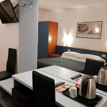 Julia Trevi - Spagna Hotel 3*
