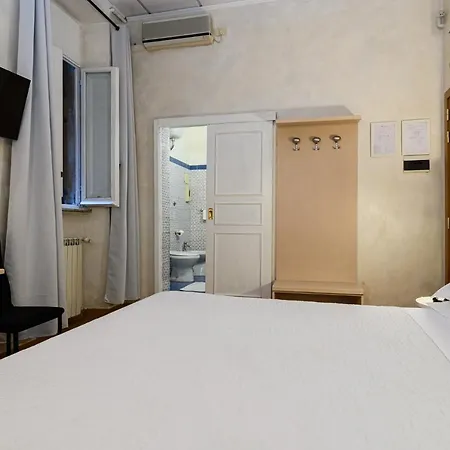 Julia Trevi - Spagna Hotel 3*
