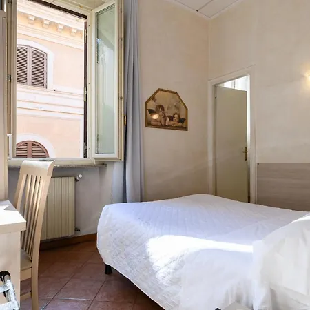 Julia Trevi - Spagna Hotel Řím