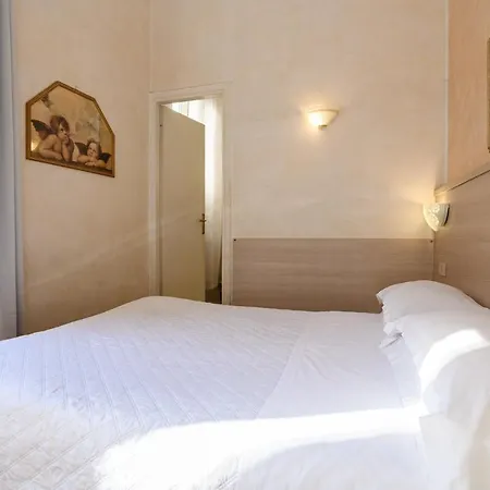 Julia Trevi - Spagna Hotel