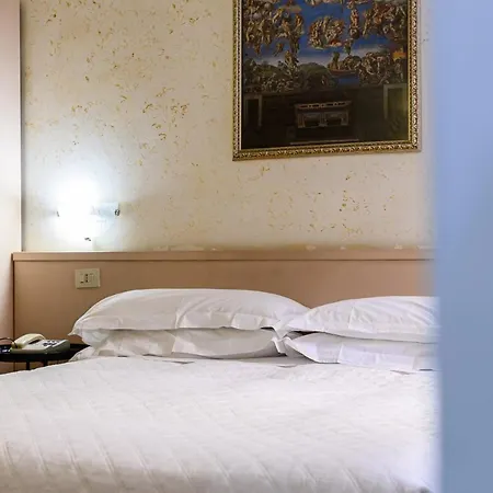 Julia Trevi - Spagna Hotel 3*