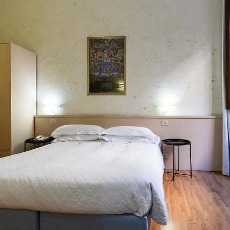 Julia Trevi - Spagna Hotel