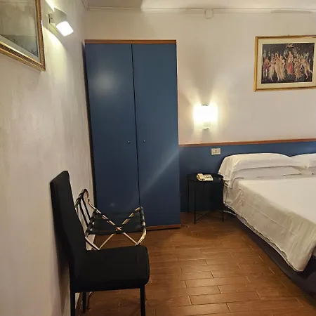 Julia Trevi - Spagna Hotel