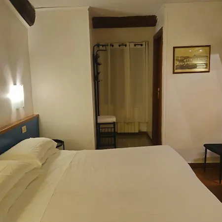 Julia Trevi - Spagna Hotel 3*