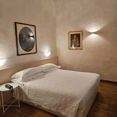 Julia Trevi - Spagna Hotel 3*
