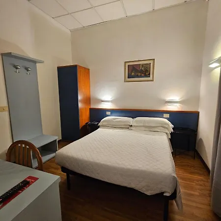 Hotell Julia 3*