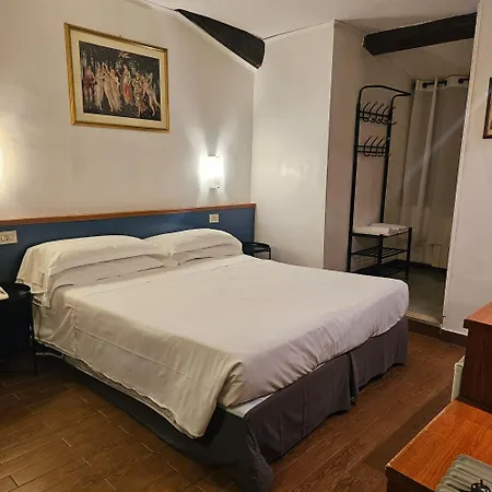 Julia Trevi - Spagna Hotel