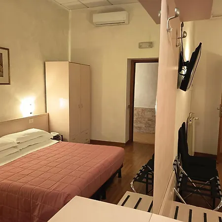 Julia Trevi - Spagna Hotel 3*