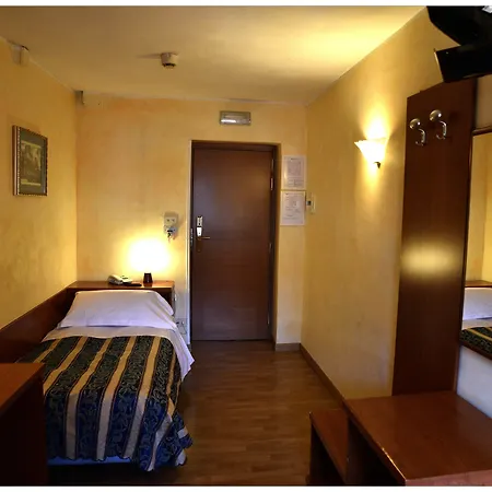 Julia Trevi - Spagna Hotel Řím
