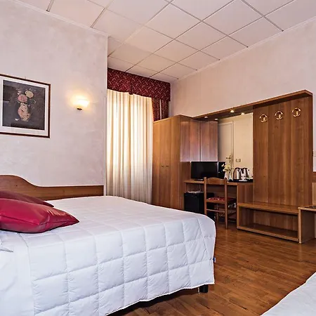 Julia Trevi - Spagna Hotel