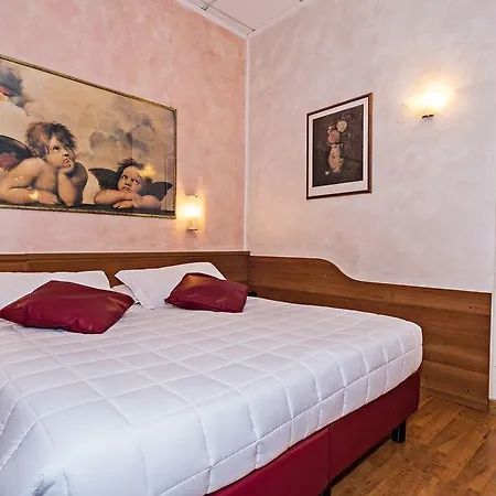 Julia Trevi - Spagna Hotel 3*