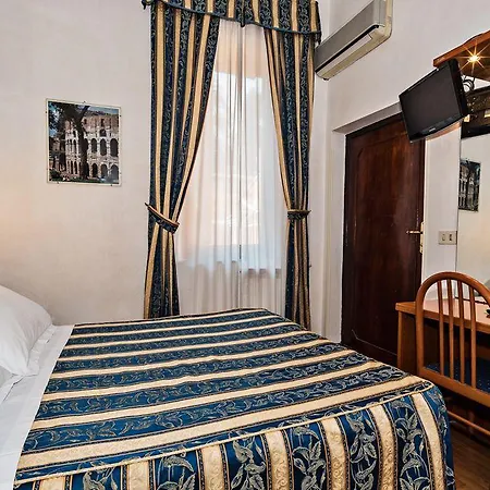 Julia Trevi - Spagna Hotel