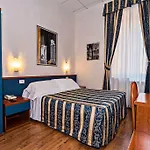 Julia Trevi - Spagna 3* Rome