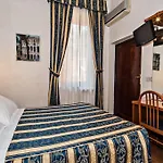 Julia Trevi - Spagna Hotel