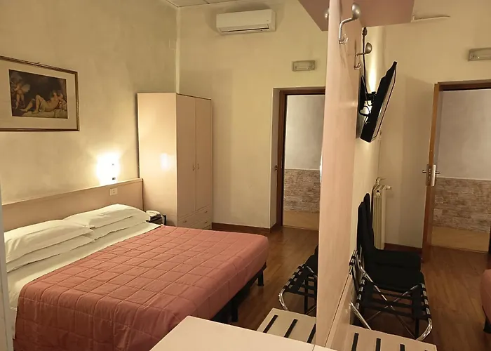 Julia Trevi - Spagna Hotel 3*