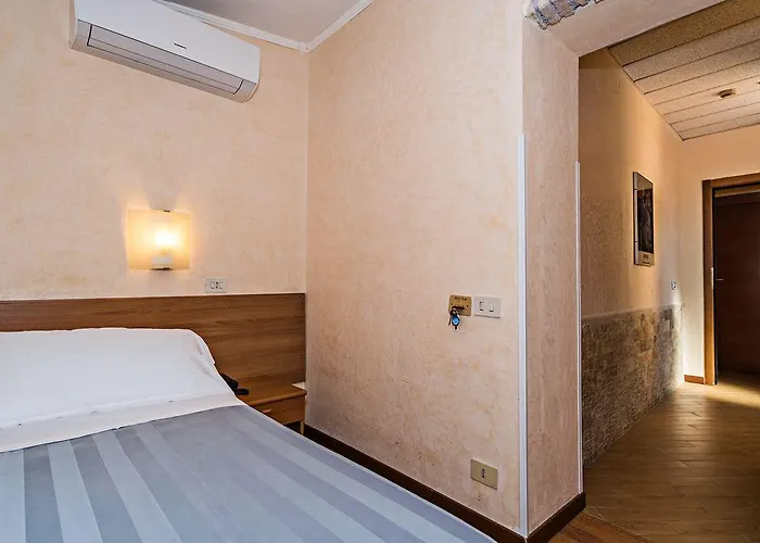 Julia Trevi - Spagna Hotel Roma