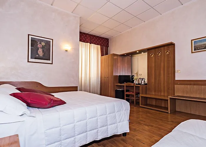 Julia Trevi - Spagna Hotel